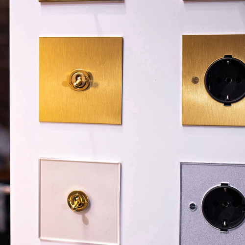 Новые образцы выключателей Forbes & Lomax