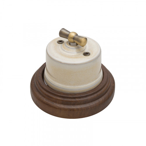 Бежевые ретро выключатели и розетки Salvador