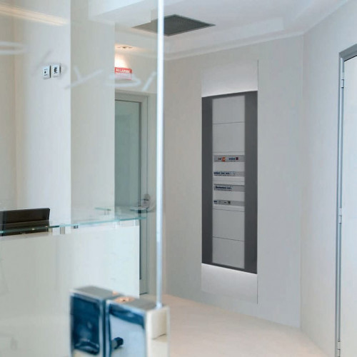 ЩИТ С ДВЕРЦЕЙ