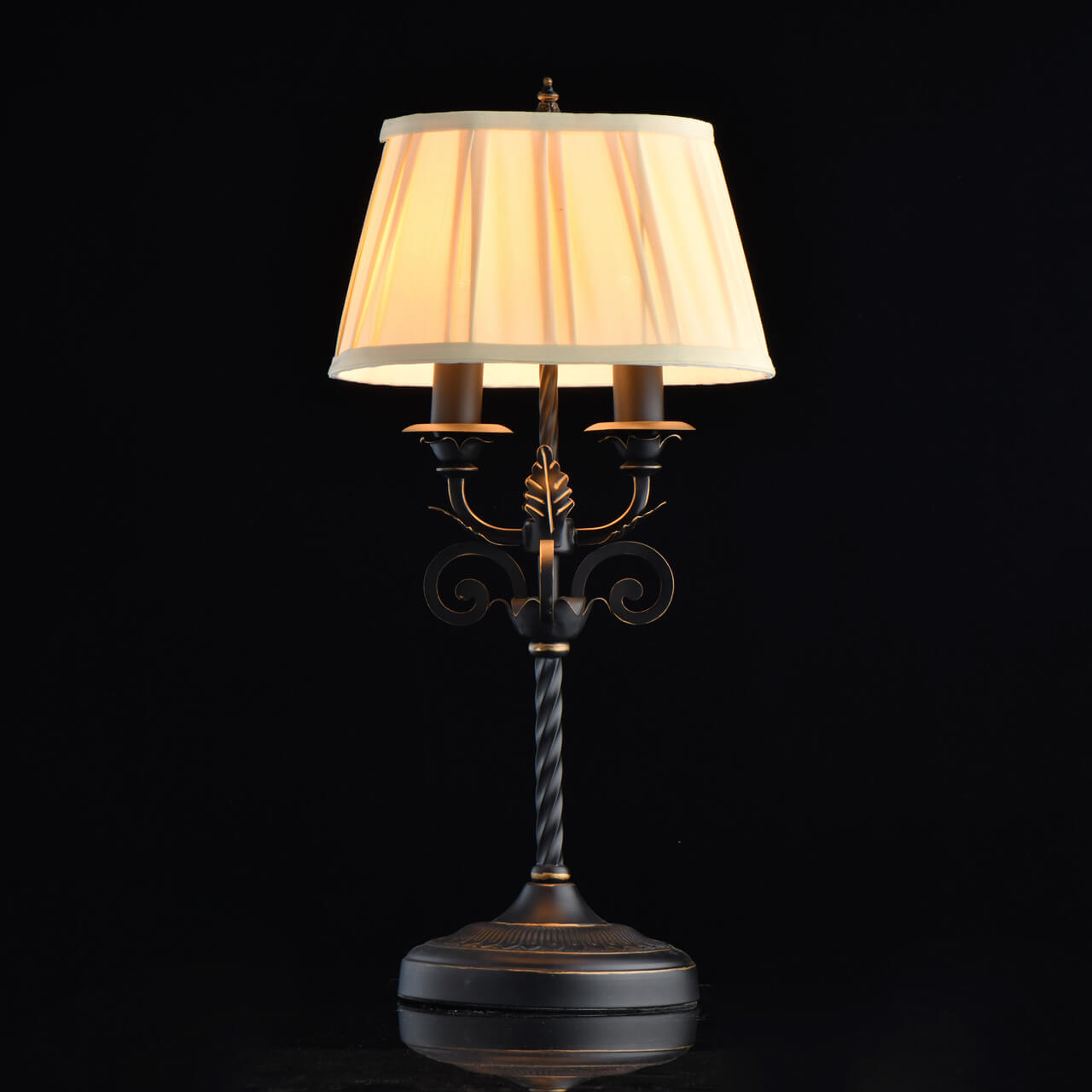 Настольная лампа декоративная Chiaro Виктория 401030702. Фотография №2